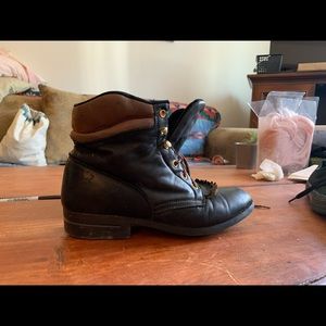 Women’s size 7 Laredo Lace Up Boots